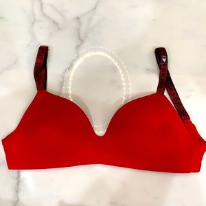 BRAND NEW Victoria’s Secret t-shirt bra